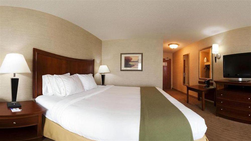 Holiday Inn Express Hotel & Suites Urbana-Champaign-U Of I Area By Ihg Ngoại thất bức ảnh