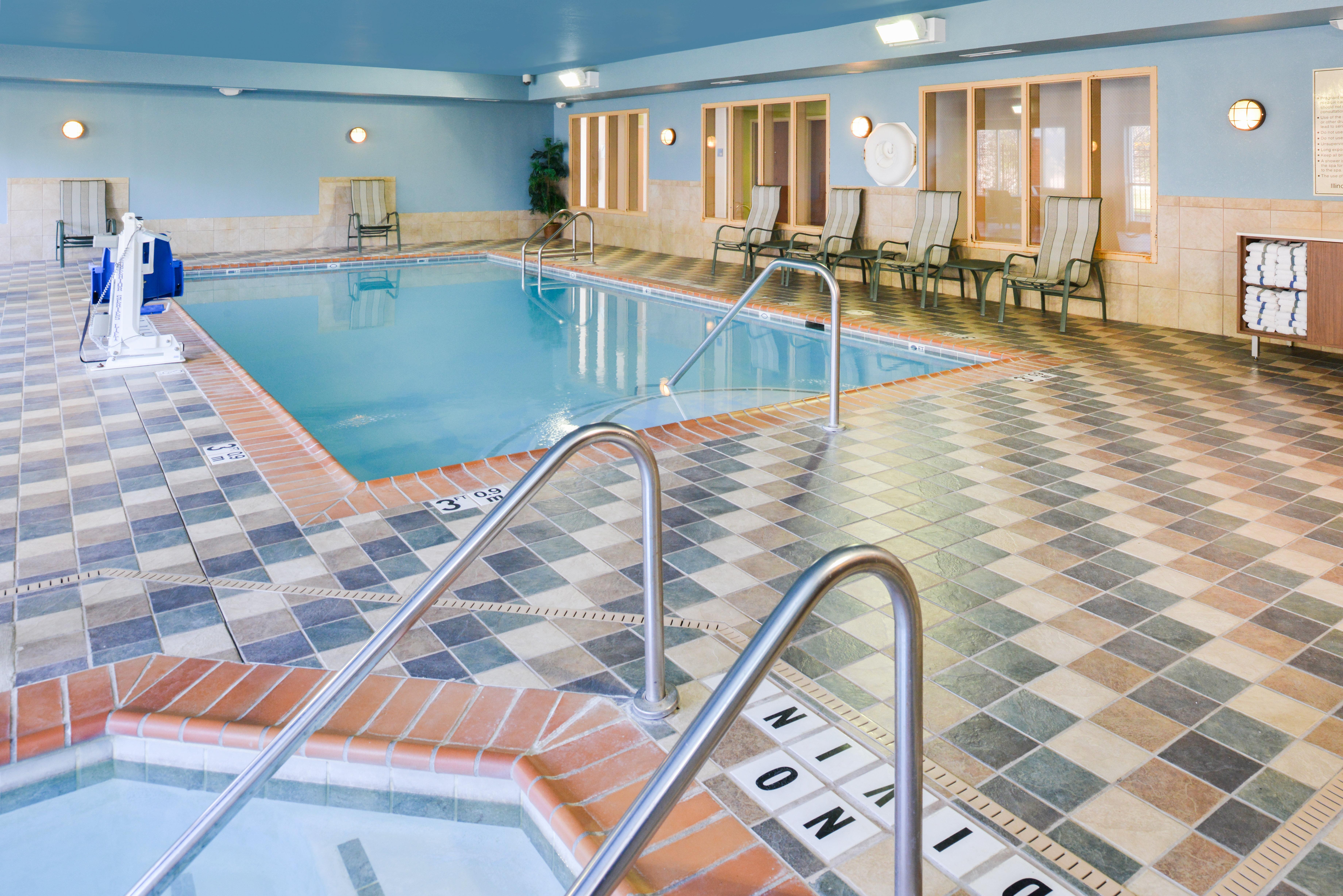 Holiday Inn Express Hotel & Suites Urbana-Champaign-U Of I Area By Ihg Ngoại thất bức ảnh