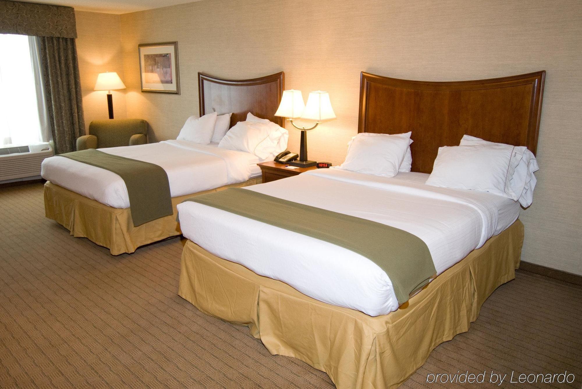 Holiday Inn Express Hotel & Suites Urbana-Champaign-U Of I Area By Ihg Ngoại thất bức ảnh