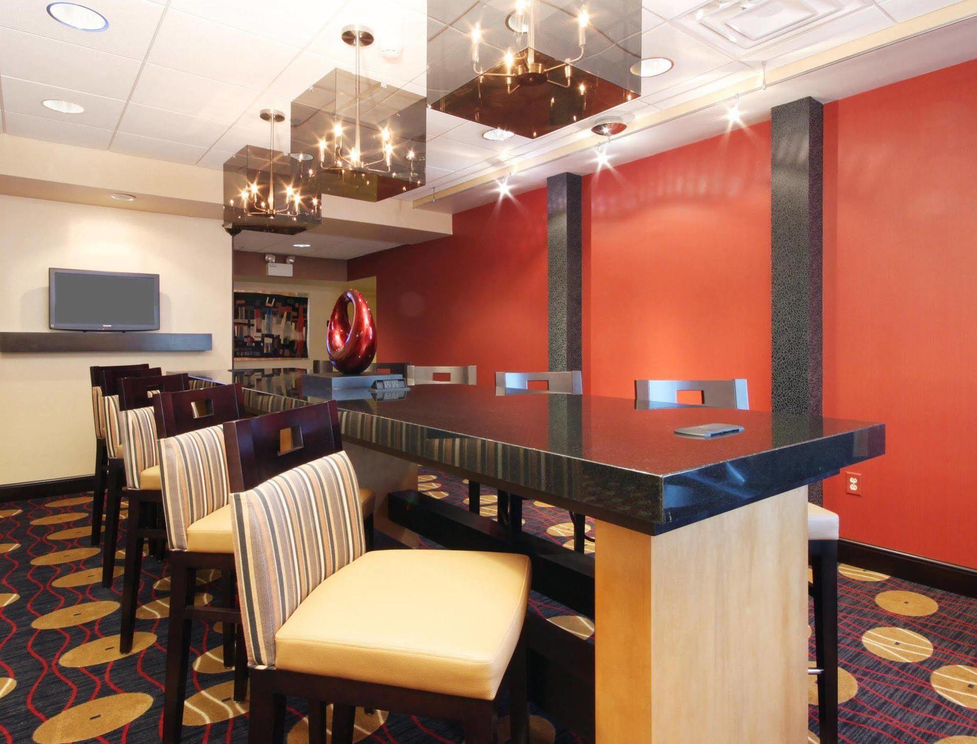 Holiday Inn Express Hotel & Suites Urbana-Champaign-U Of I Area By Ihg Ngoại thất bức ảnh