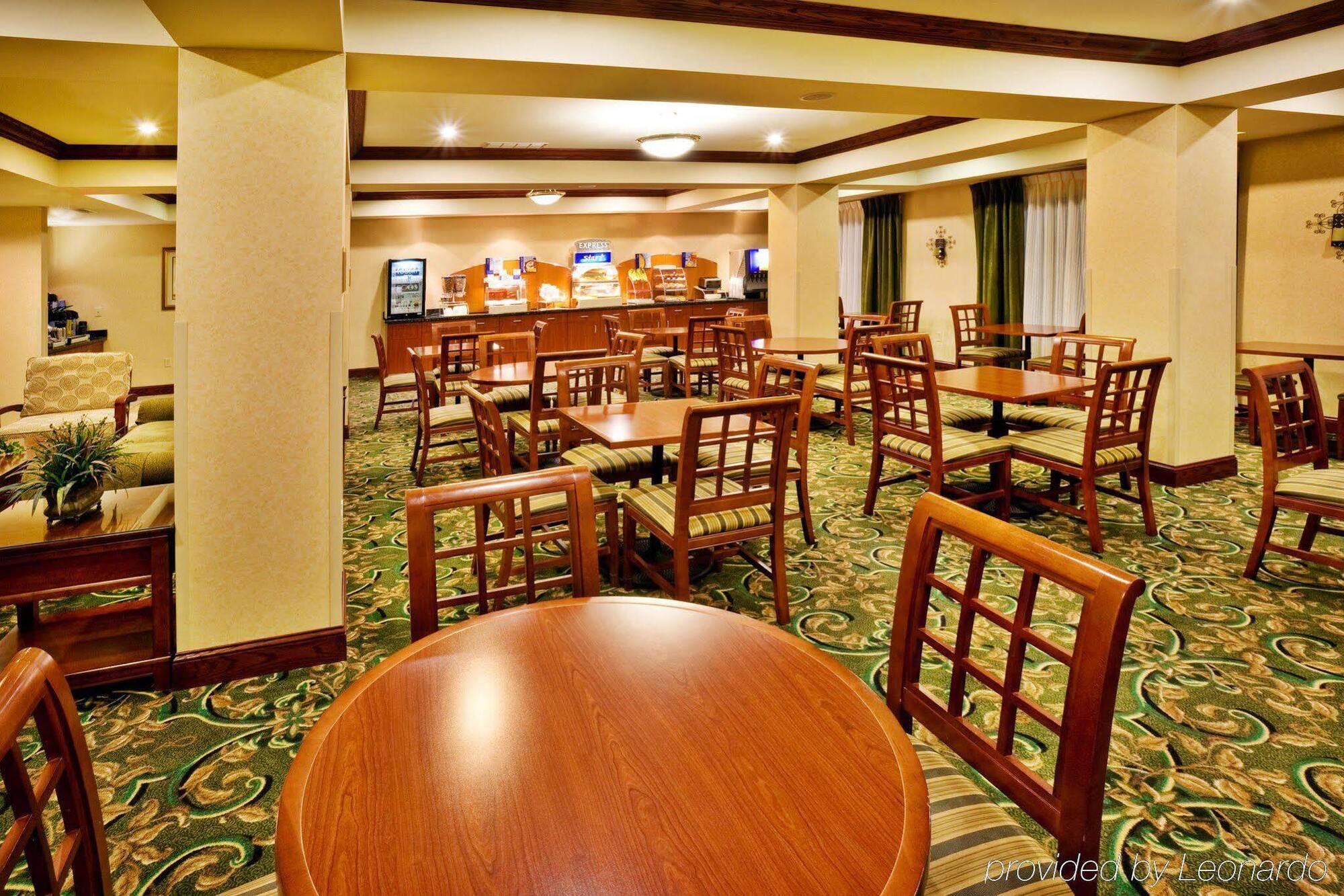 Holiday Inn Express Hotel & Suites Urbana-Champaign-U Of I Area By Ihg Ngoại thất bức ảnh